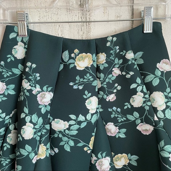π₯~ Lauren Conrad Runway Green Floral Skirt Size 2 ~ π₯ - Picture 3 of 9